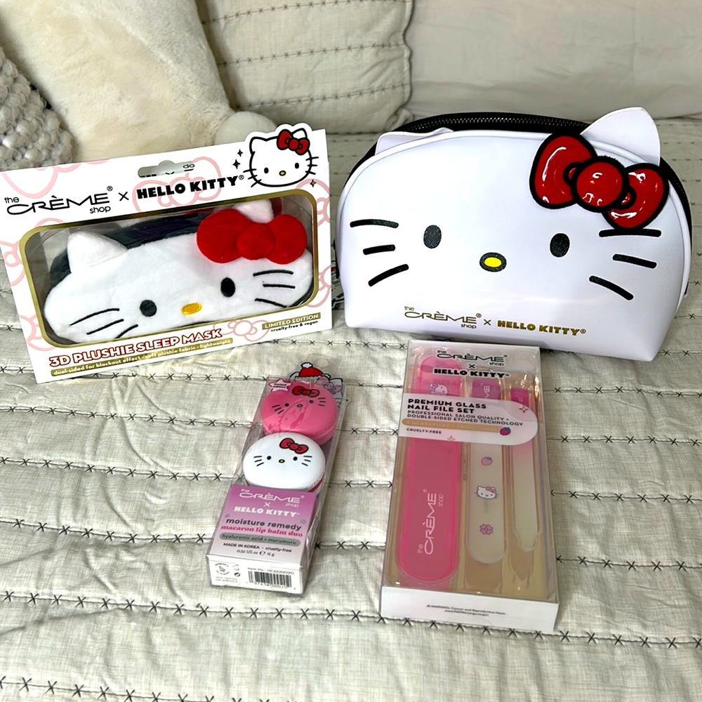 The Crème 4 Piece Hello Kitty Fan Bundle.